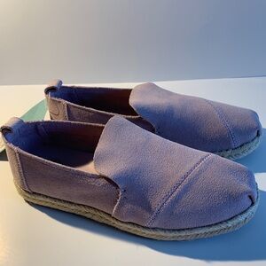 Women’s suede lilac Tom’s